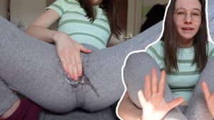 18yo TEEN SQUIRTING in my Leggins!!!